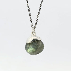 Labradorite pendant in sterling silver cap