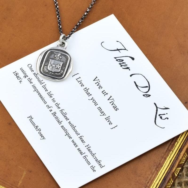 Live your Life - Fleur de lis and Star crest