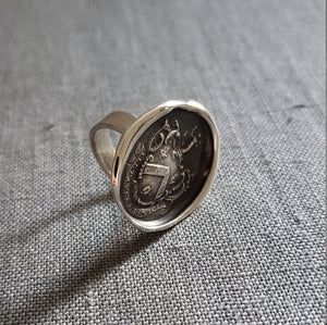 Mermaids Crest ring - Fight your battles, and win