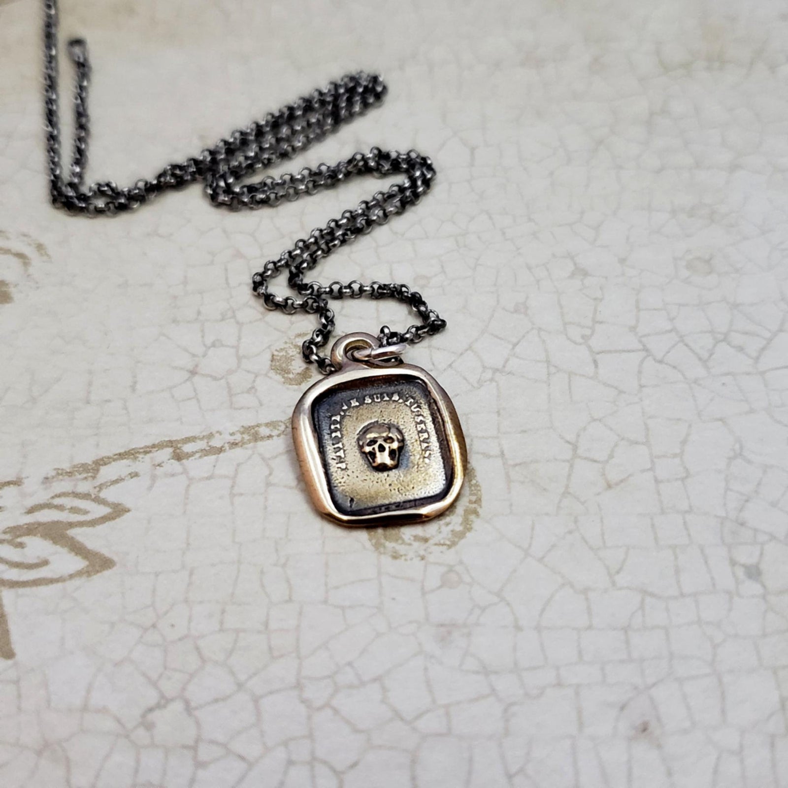Skull Necklace Memento Mori in Bronze
