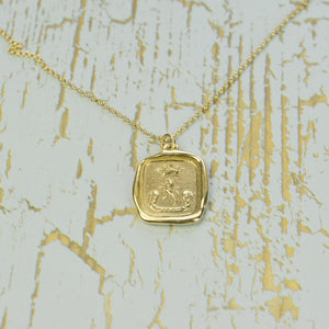 Lion Crest - Che Sara Sara in Gold Vermeil