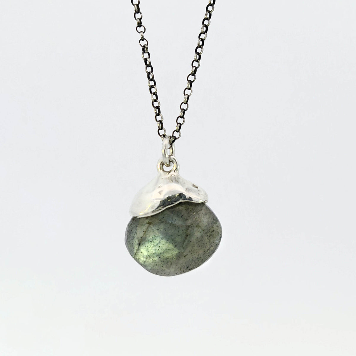 Labradorite pendant in sterling silver cap