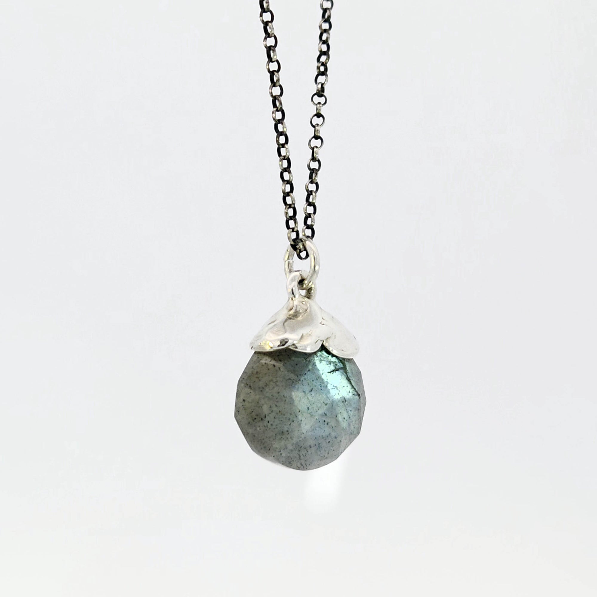 Labradorite pendant in sterling silver cap