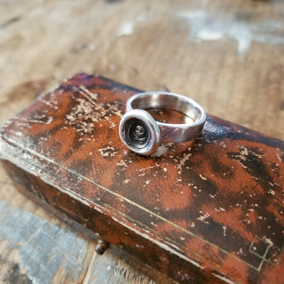 Skull &amp; Crossbones  Ring - Memento Mori