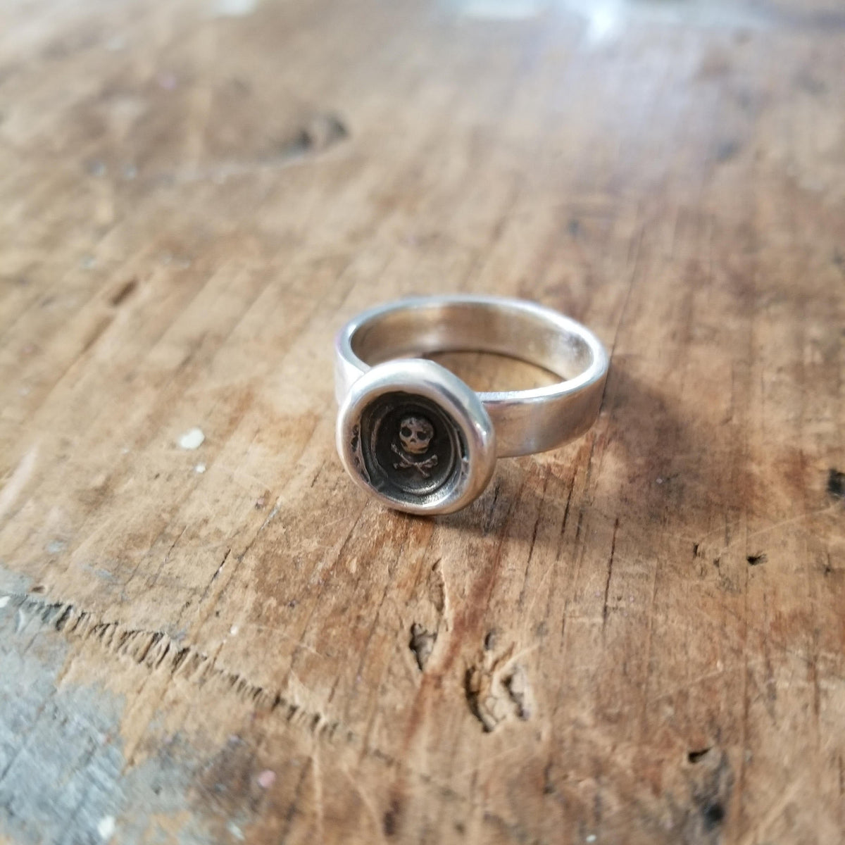 Skull &amp; Crossbones  Ring - Memento Mori