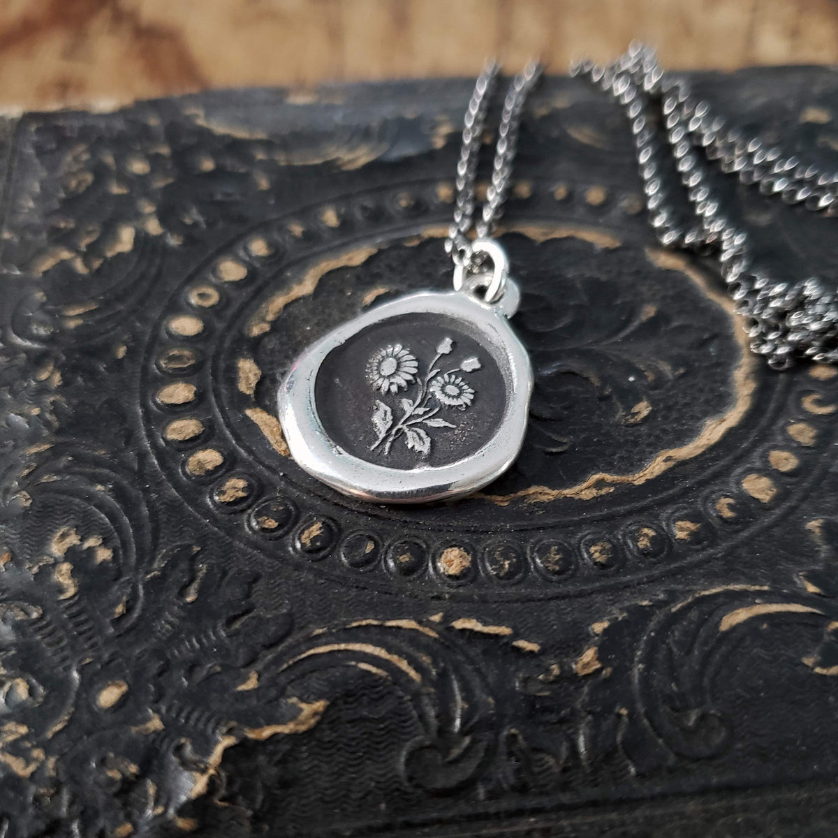 Daisy Necklace ~ Innocence &amp; Beauty