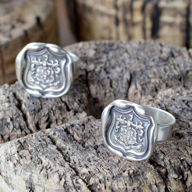 Wolf Crest Wax Seal Ring in Latin Dum Spiro Spero - While I Breathe I Hope