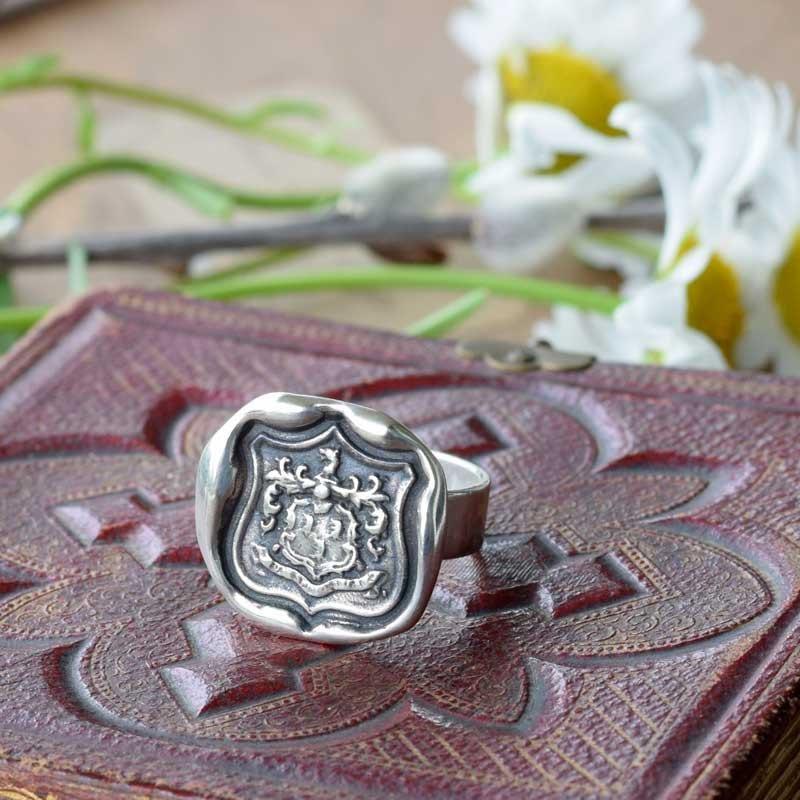 Wolf Crest Wax Seal Ring in Latin Dum Spiro Spero - While I Breathe I Hope