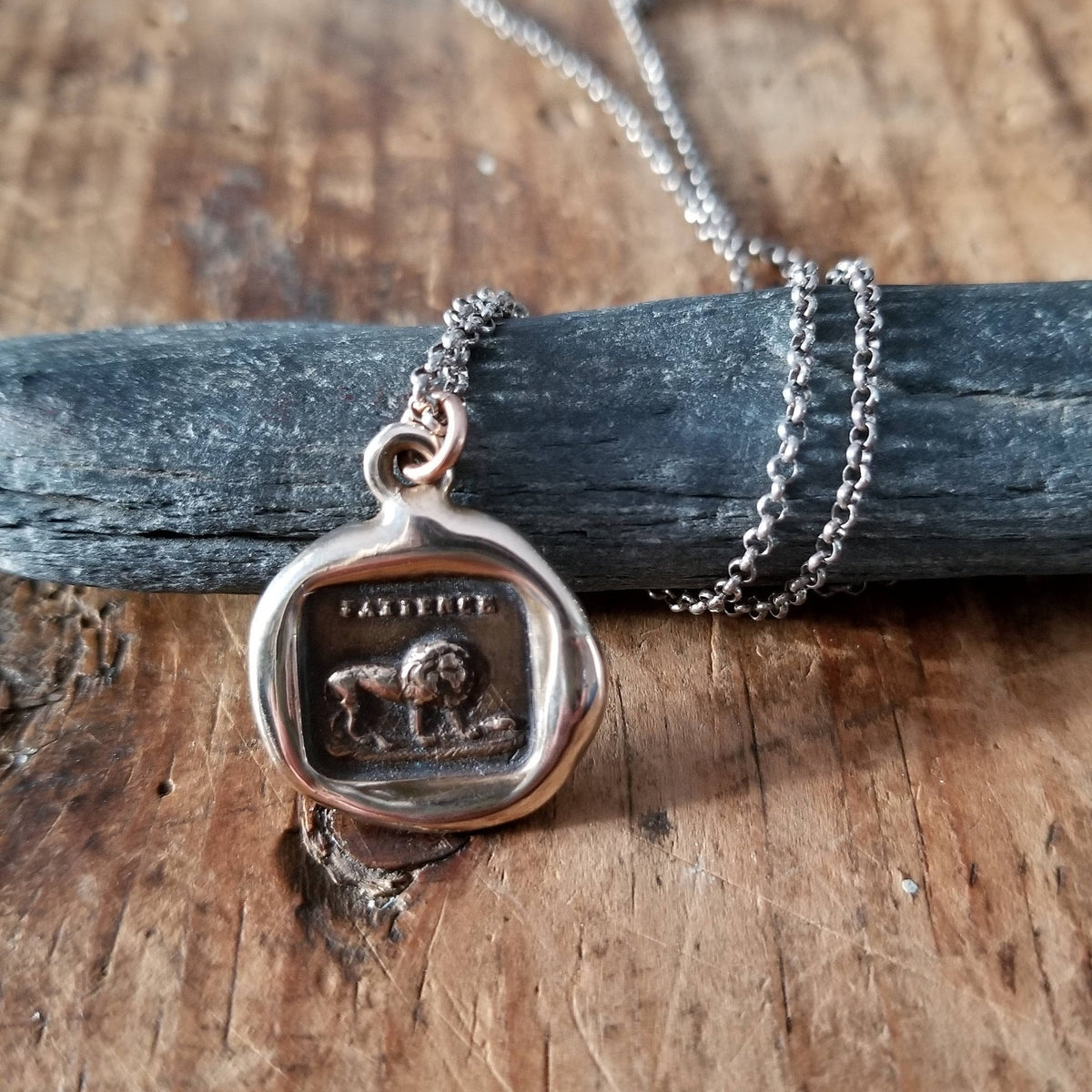 Lion and the Mouse - Aesop&#39;s Fable in bronze