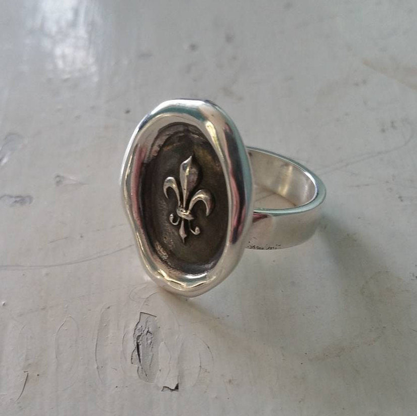 Fleur de lis Crest Wax Seal Ring