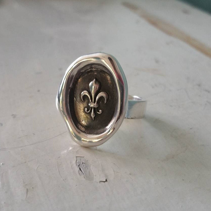 Fleur de lis Crest Wax Seal Ring