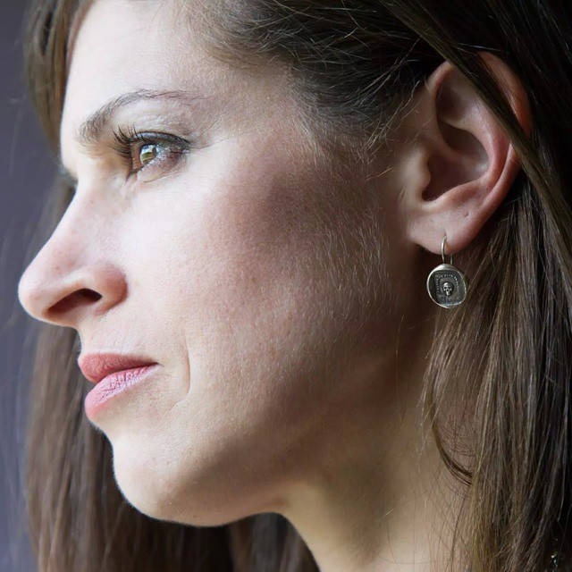 Grow don&#39;t change wax seal earrings in Italian