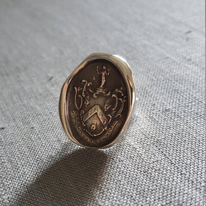 Mermaids Crest ring - Fight your battles, and win