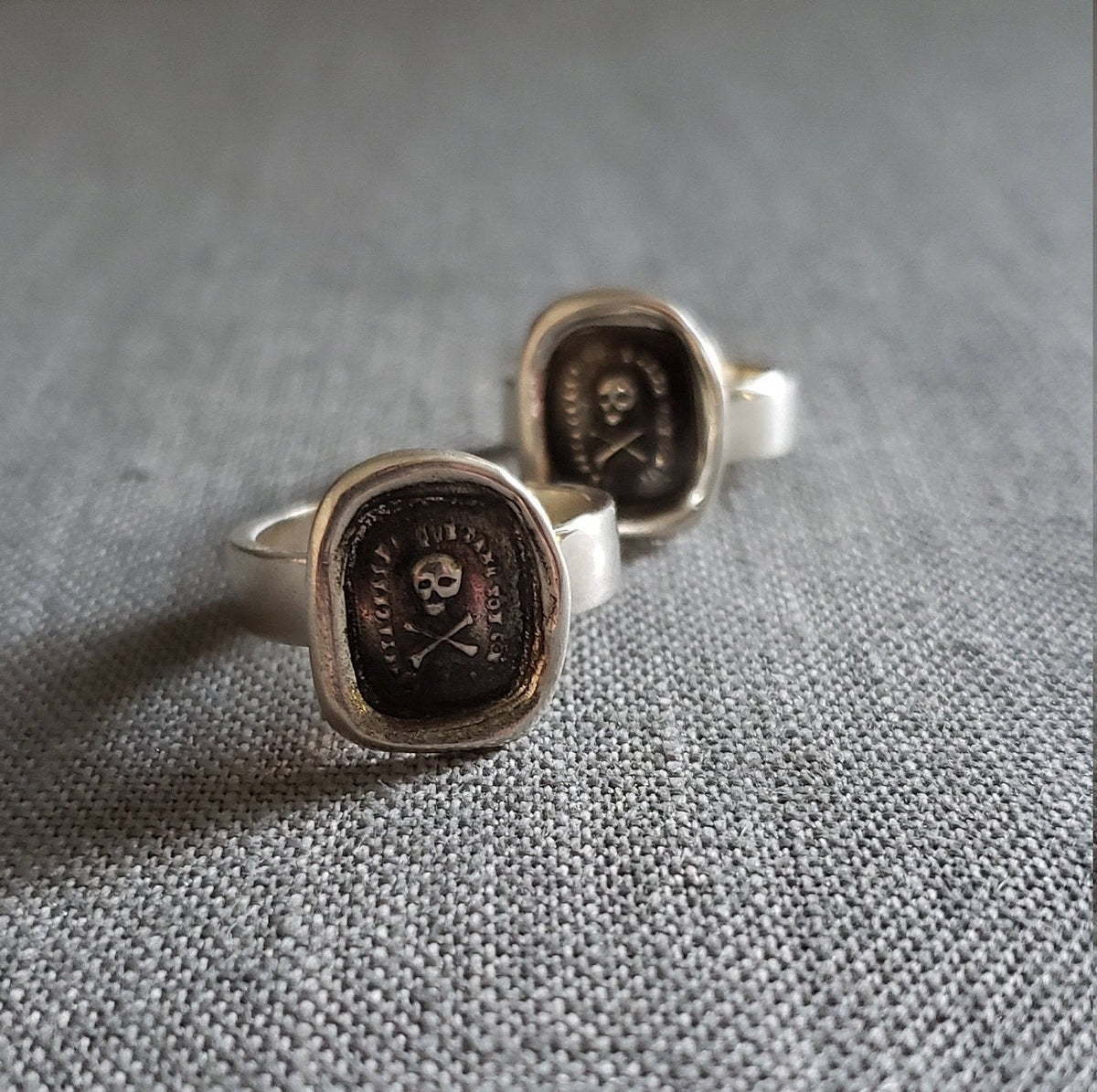 Pure Heart Ring - Skull &amp; Crossbones - Wax seal ring