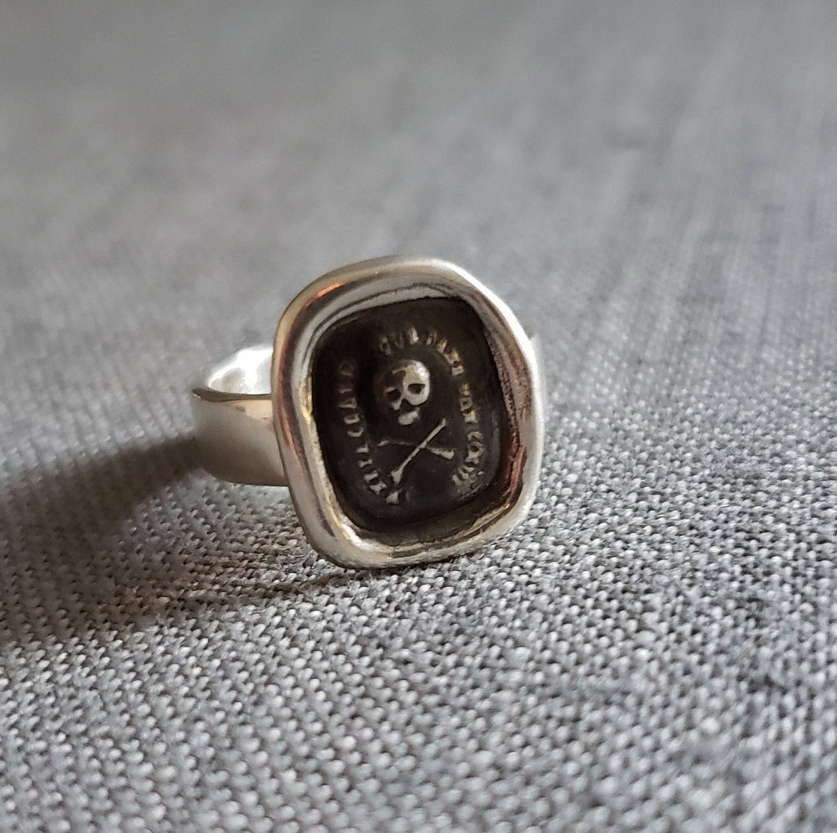 Pure Heart Ring - Skull &amp; Crossbones - Wax seal ring