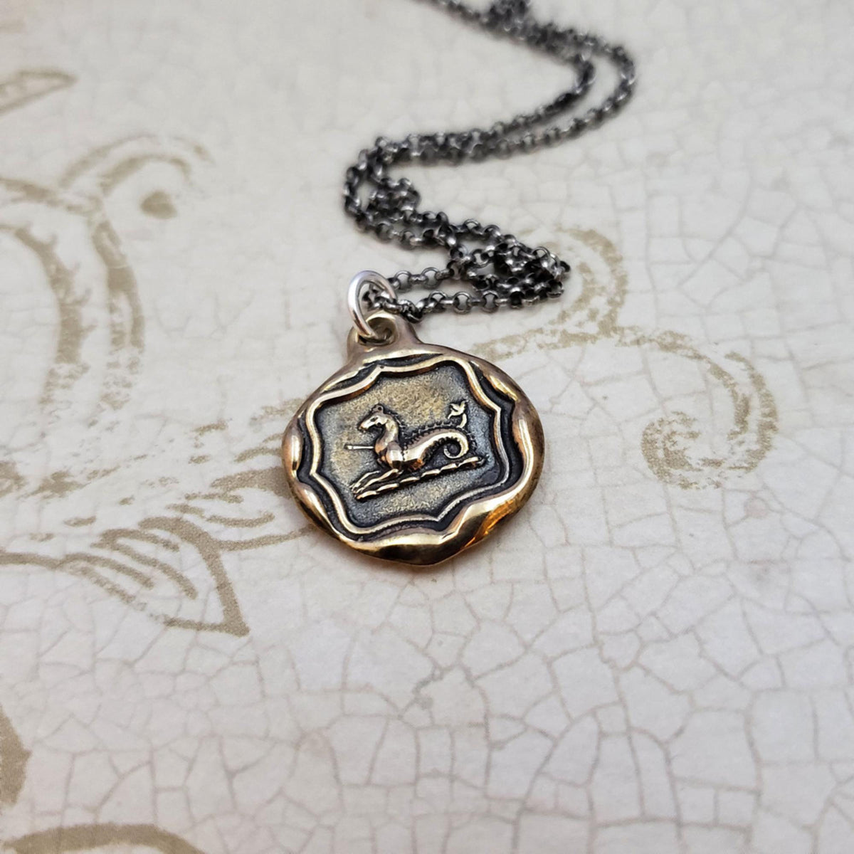 Seahorse pendant in bronze