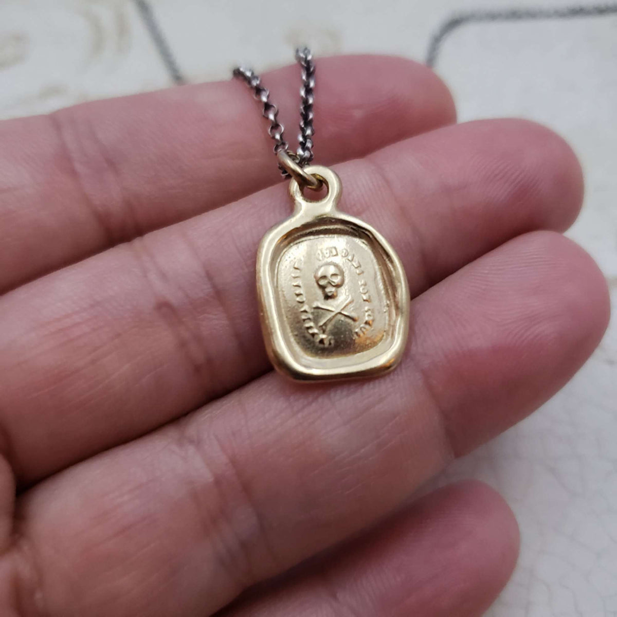 Skull &amp; Crossbones &#39;I do not fear your heart&#39; necklace in Gold Vermeil