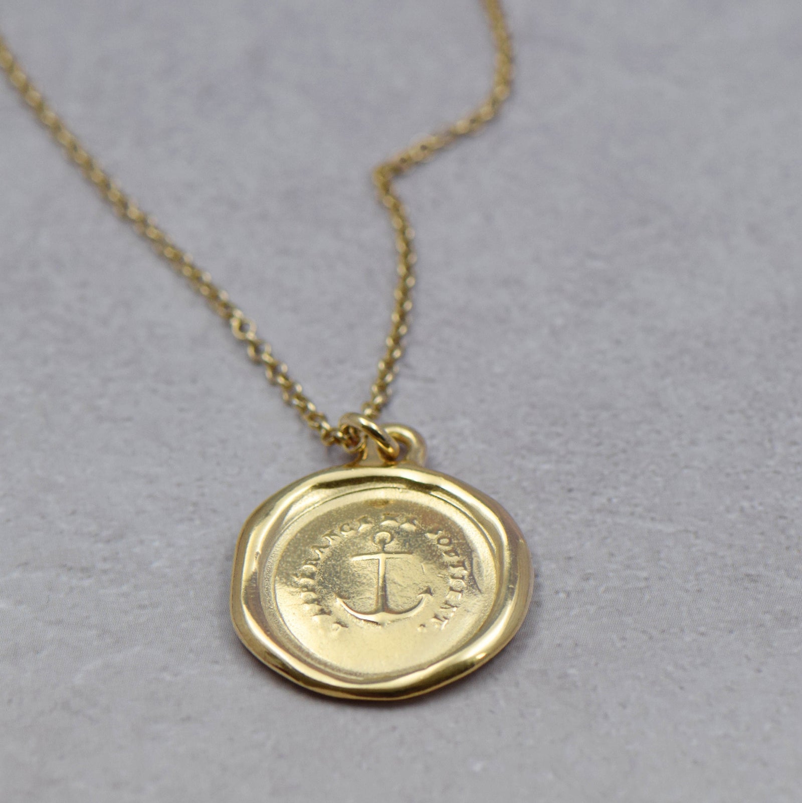 Anchor - Hope Sustains Me - L'Esperance me soutient in Gold Vermeil