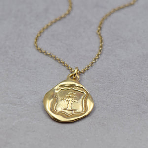 Oak Tree -Strength, Vitality & Guardianship in Gold Vermel