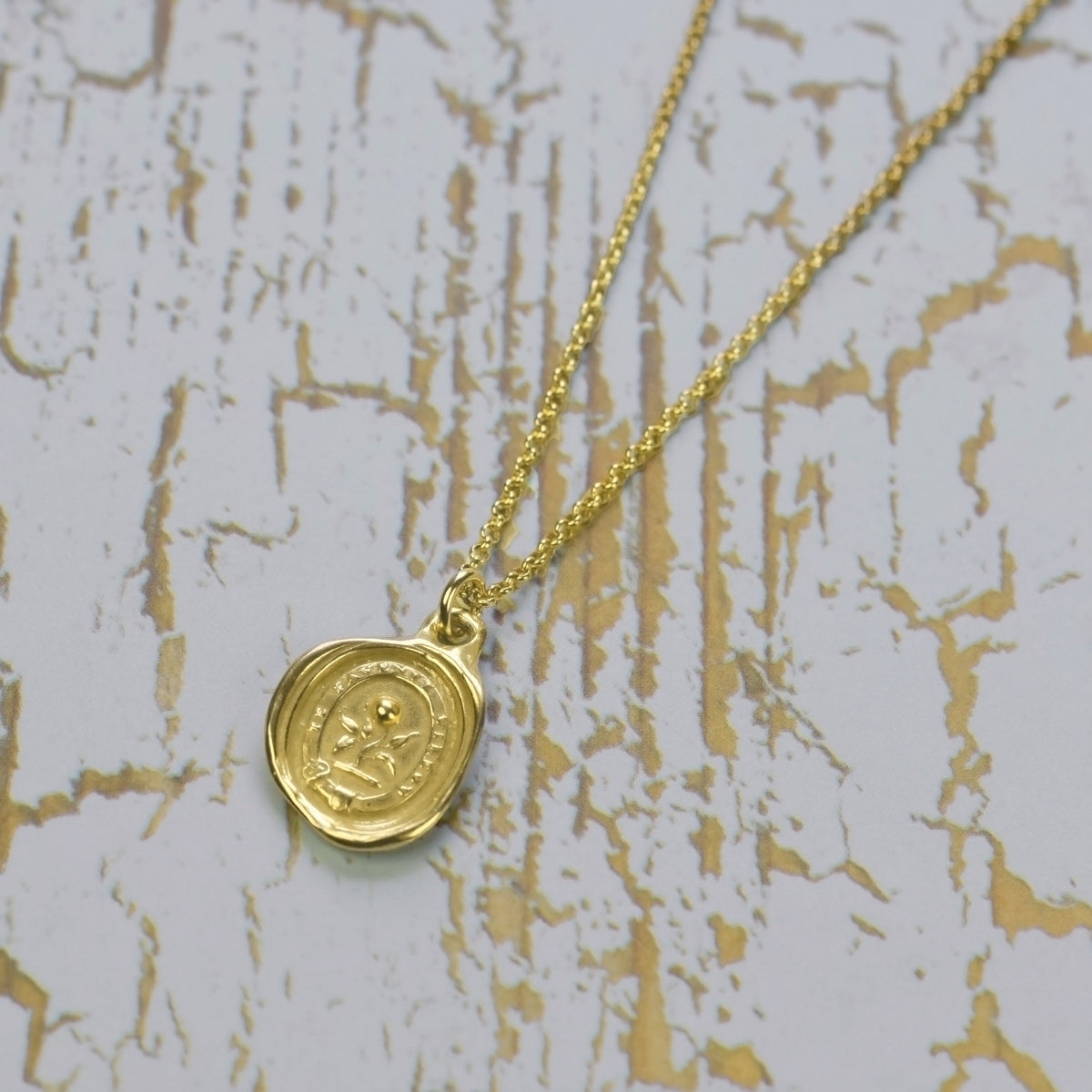 Rosebud - Under thy favors I shall flourish in gold vermeil