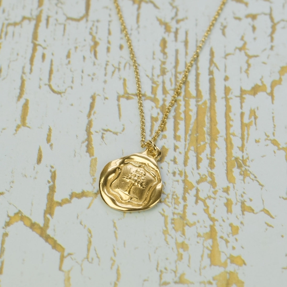 Oak Tree -Strength, Vitality & Guardianship in Gold Vermel