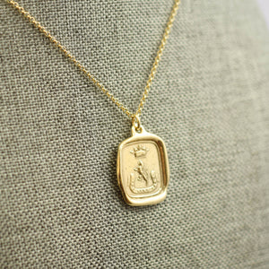 Lion Crest - Che Sara Sara in Gold Vermeil