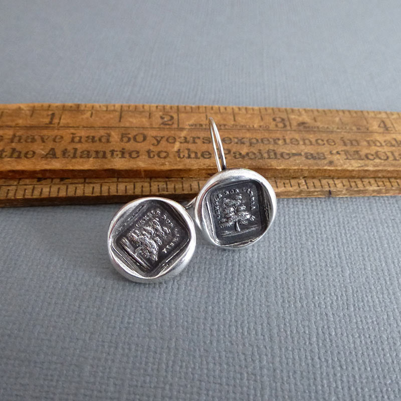 Grow don&#39;t change wax seal earrings in Italian