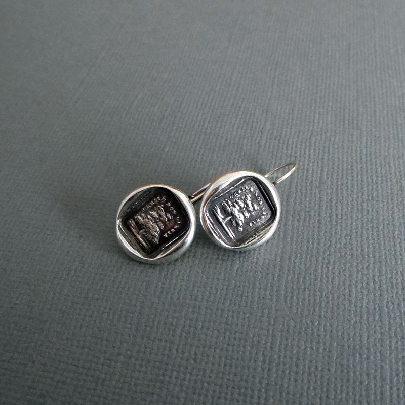 Grow don&#39;t change wax seal earrings in Italian