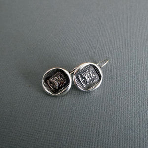 Grow don't change wax seal earrings in Italian