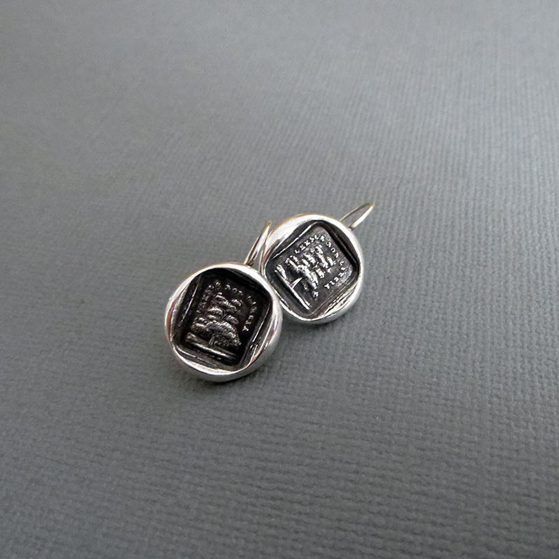 Grow don&#39;t change wax seal earrings in Italian