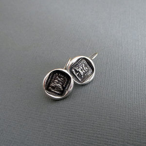 Grow don't change wax seal earrings in Italian